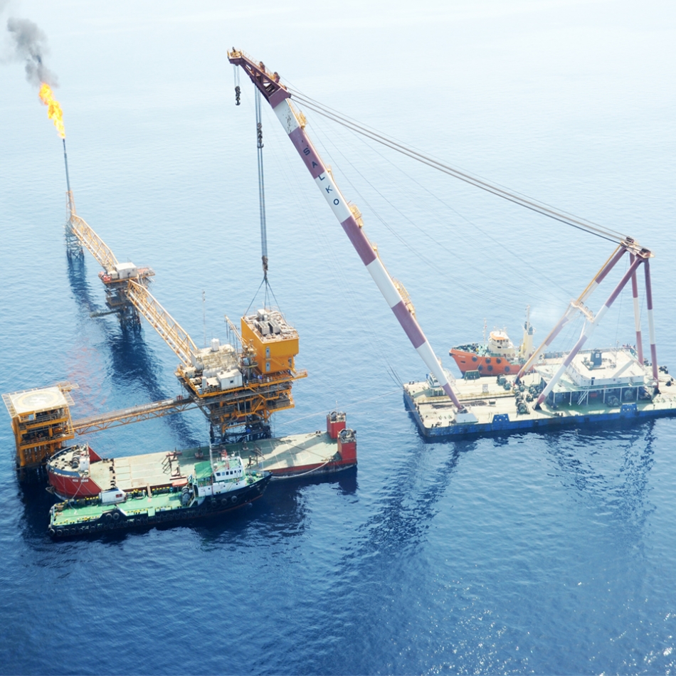 Offshore installation of Foroozan oilfield living quarters