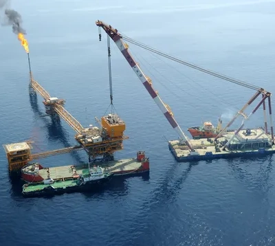 Installation of living quarters decks at Forouzan Offshore Complex